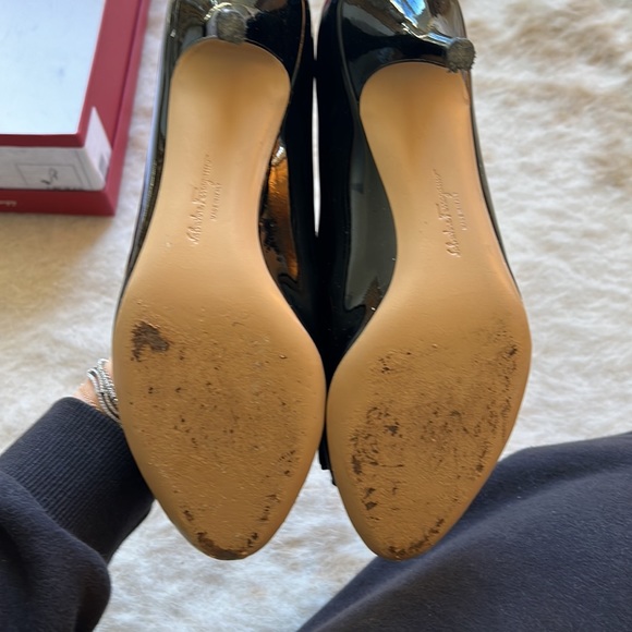 Ferragamo patent bow heels - Picture 8 of 9